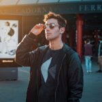 Ray-Ban z ekranem AR w soczewce — koniec ery smartfonów?