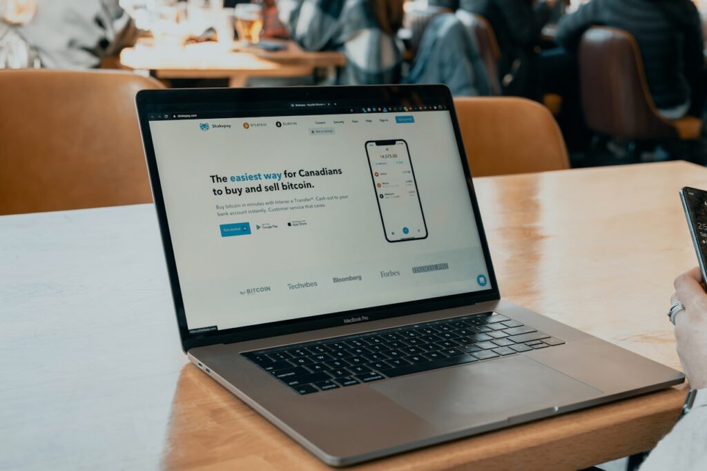 Microsoft 365 wyświetla reklamy płatnym użytkownikom w pakiecie Office