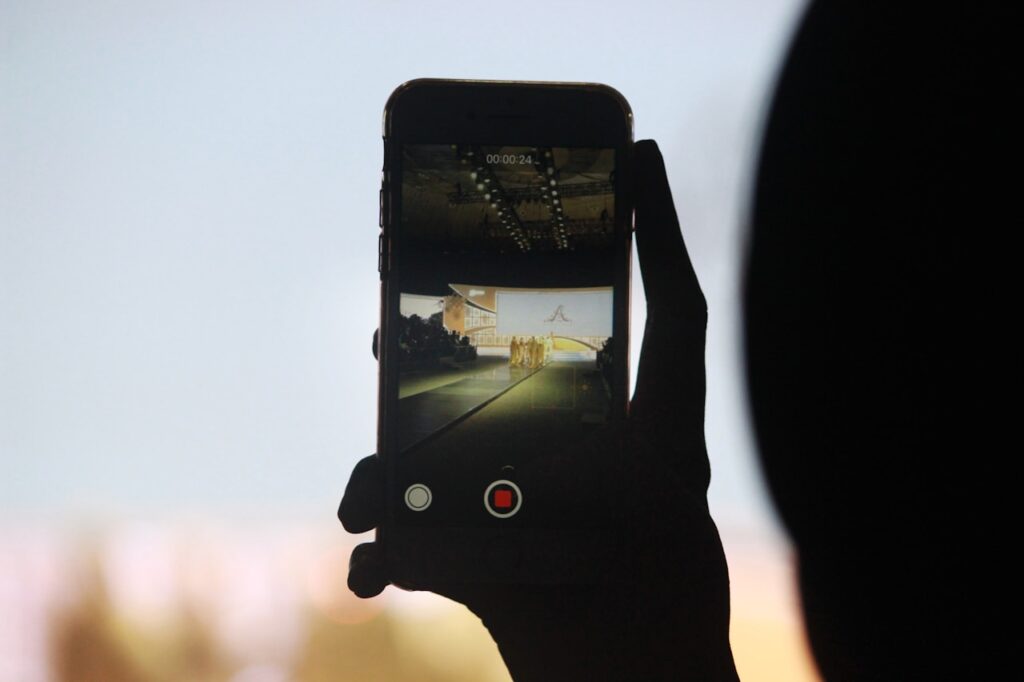 realme 16 5G — lusterko zamiast selfie-aparatu