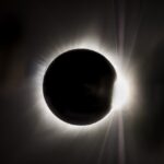 NASA goni cień Księżyca odrzutowcem WB-57 podczas zaćmienia