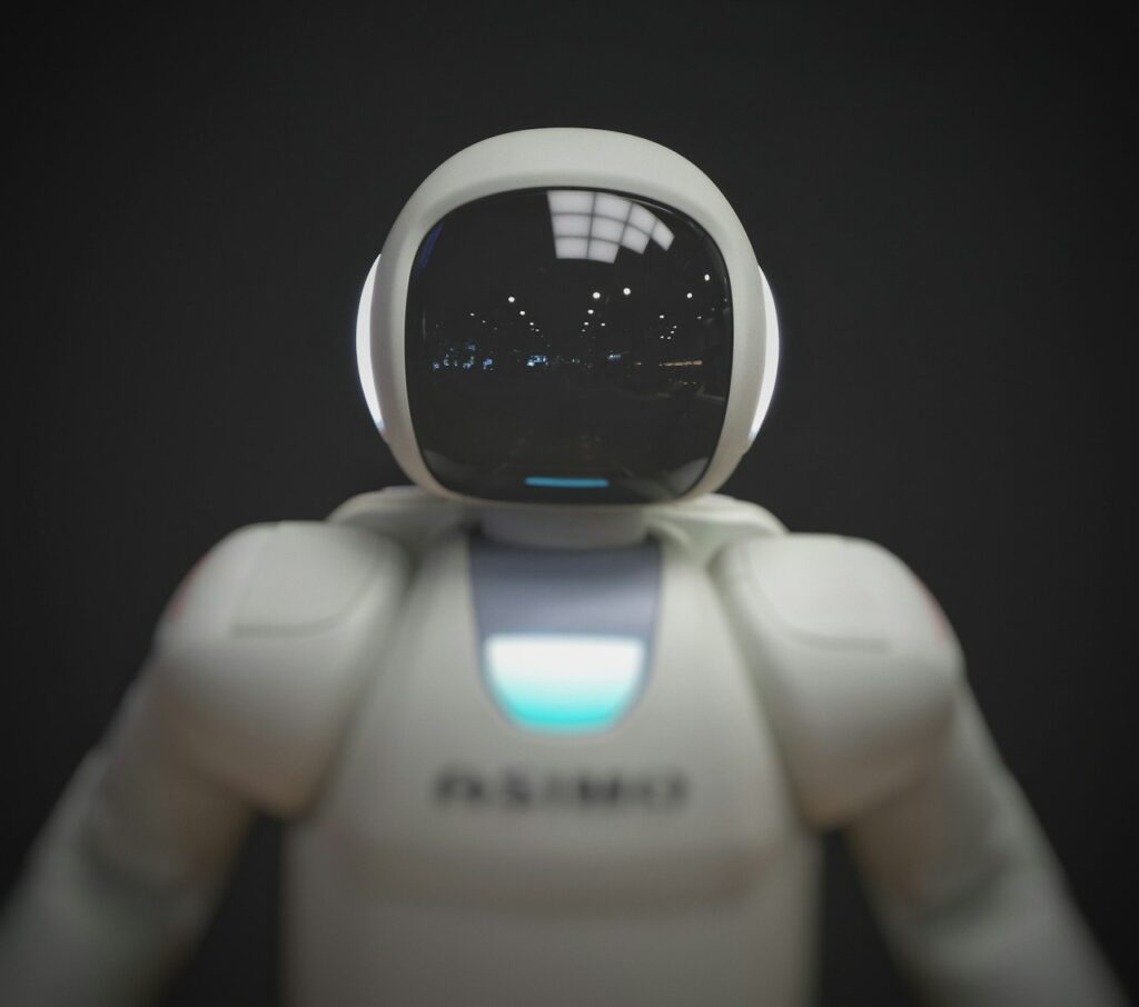 Robot XPENG IRON i rekordowe 900 mln dol. dla fizycznej AI