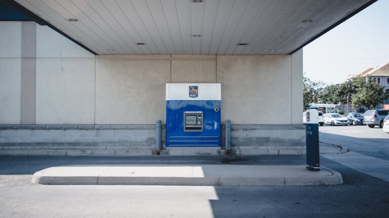 System kaucyjny: sklepy wydłużają terminy kuponów przed rządem